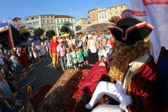 Tłumy wiwatowały na cześć króla (zdjęcia)