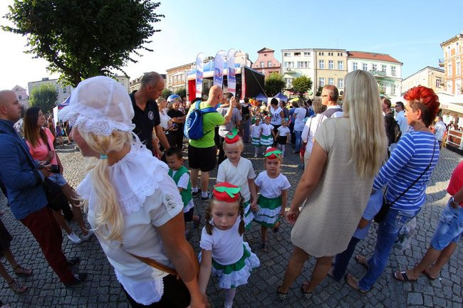 Tłumy wiwatowały na cześć króla (zdjęcia)