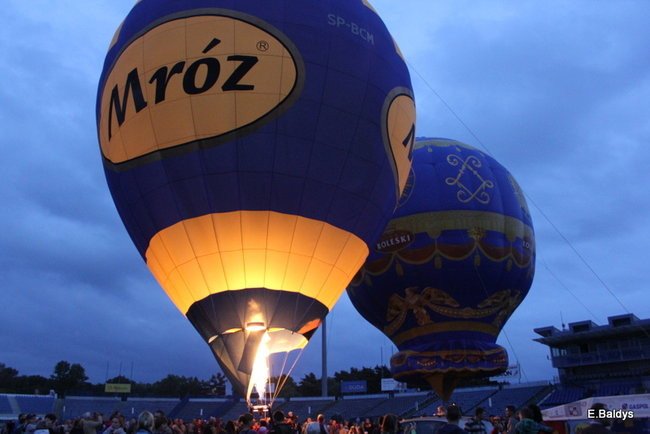 Nocny pokaz na Smoczyku (zdjęcia)