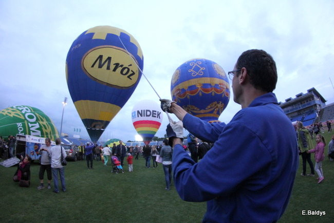 Nocny pokaz na Smoczyku (zdjęcia)