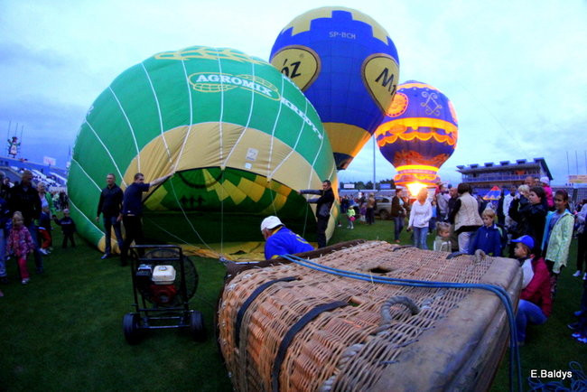 Nocny pokaz na Smoczyku (zdjęcia)