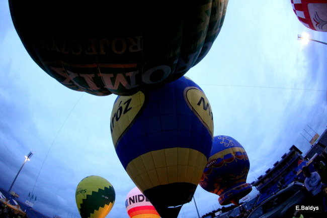 Nocny pokaz na Smoczyku (zdjęcia)