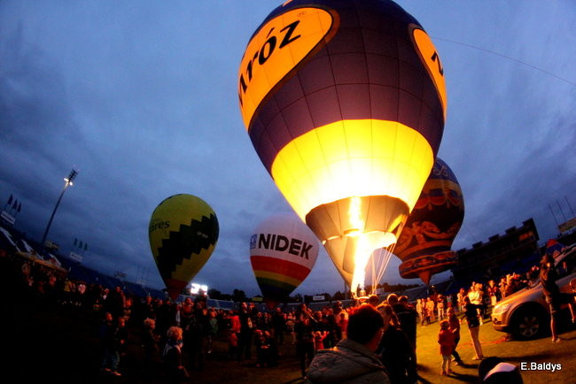 Nocny pokaz na Smoczyku (zdjęcia)