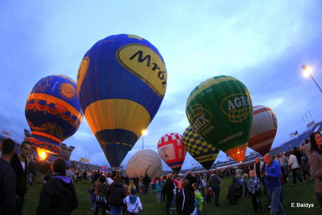 Nocny pokaz na Smoczyku (zdjęcia)