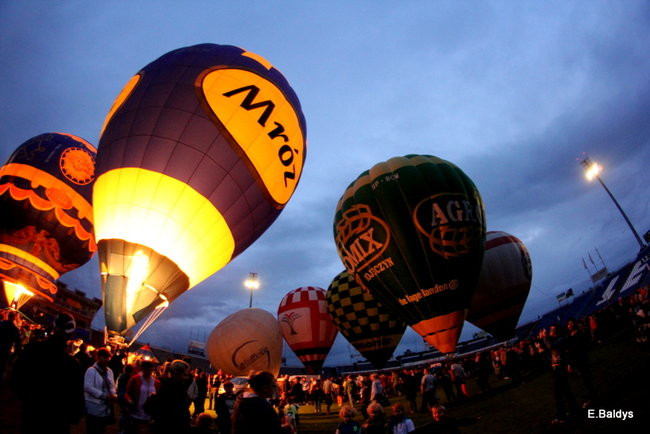 Nocny pokaz na Smoczyku (zdjęcia)