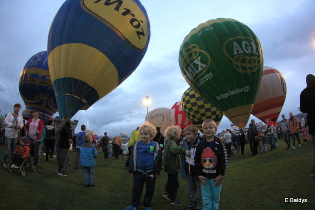 Nocny pokaz na Smoczyku (zdjęcia)