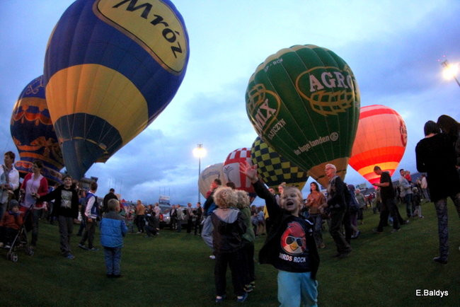 Nocny pokaz na Smoczyku (zdjęcia)