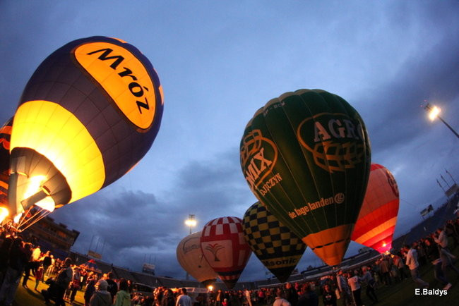Nocny pokaz na Smoczyku (zdjęcia)