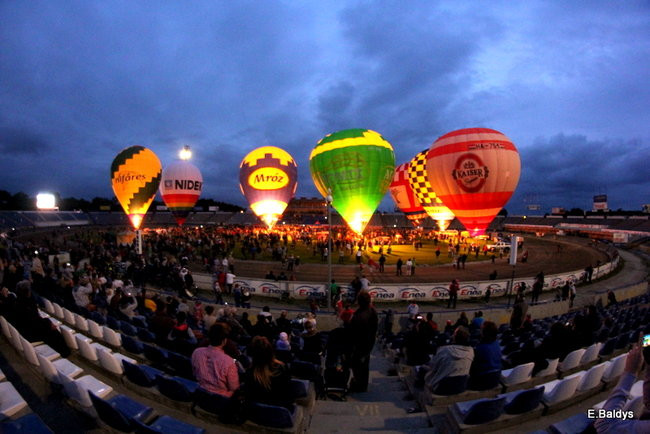 Nocny pokaz na Smoczyku (zdjęcia)