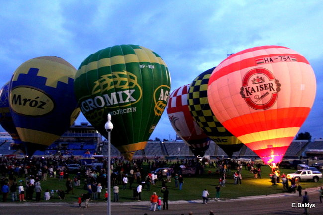 Nocny pokaz na Smoczyku (zdjęcia)