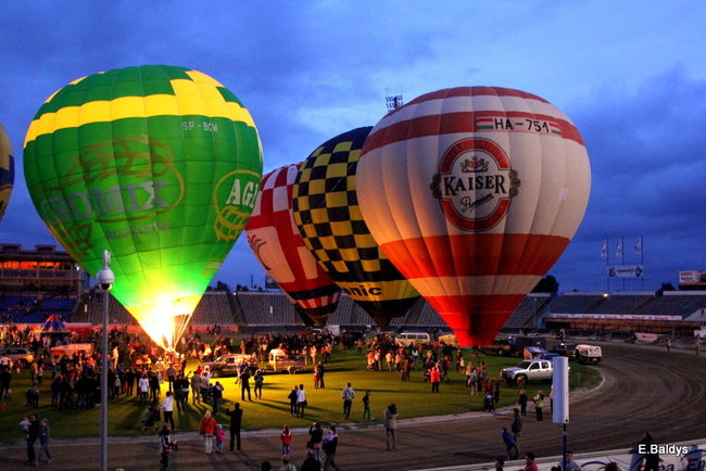 Nocny pokaz na Smoczyku (zdjęcia)