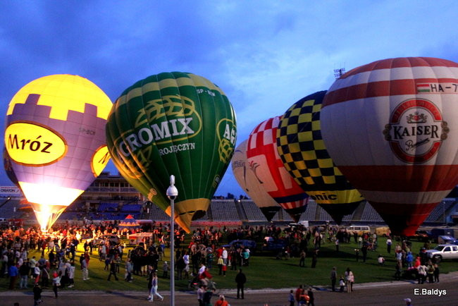 Nocny pokaz na Smoczyku (zdjęcia)