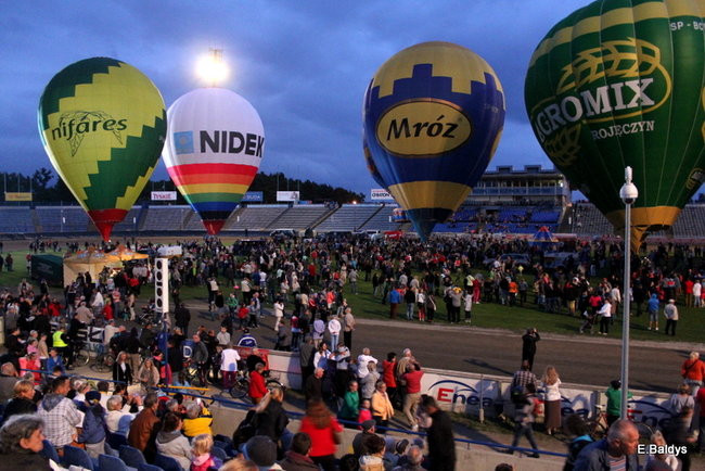 Nocny pokaz na Smoczyku (zdjęcia)