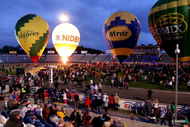 Nocny pokaz na Smoczyku (zdjęcia)