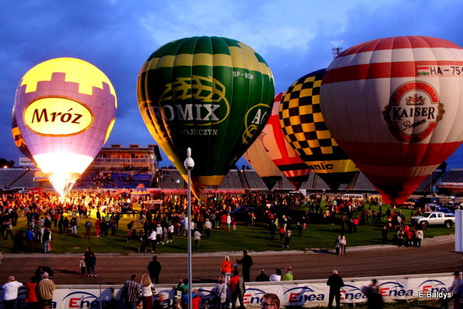 Nocny pokaz na Smoczyku (zdjęcia)