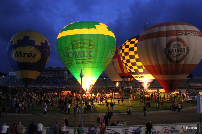Nocny pokaz na Smoczyku (zdjęcia)