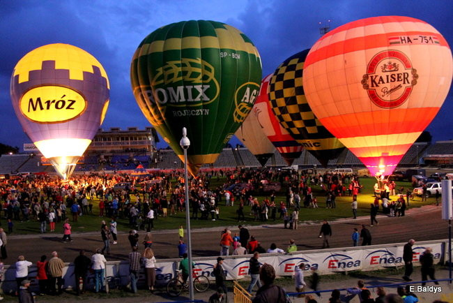 Nocny pokaz na Smoczyku (zdjęcia)