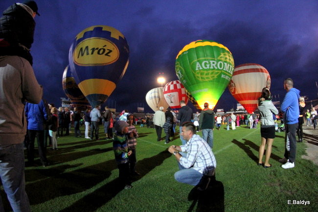 Nocny pokaz na Smoczyku (zdjęcia)