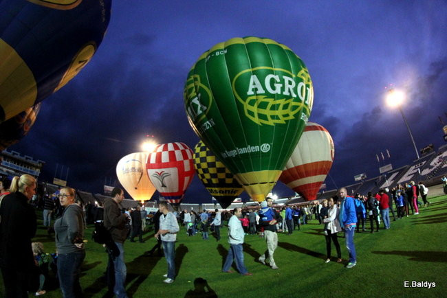 Nocny pokaz na Smoczyku (zdjęcia)