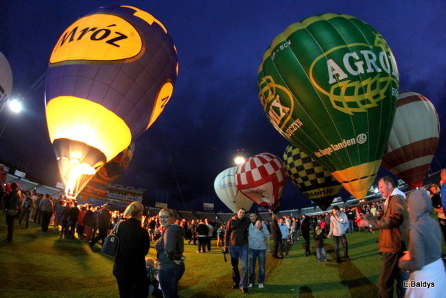 Nocny pokaz na Smoczyku (zdjęcia)