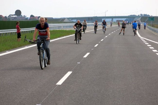 Rowerzyści przetestowali ekspresówkę (zdjęcia)