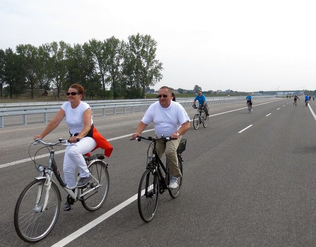 Rowerzyści przetestowali ekspresówkę (zdjęcia)