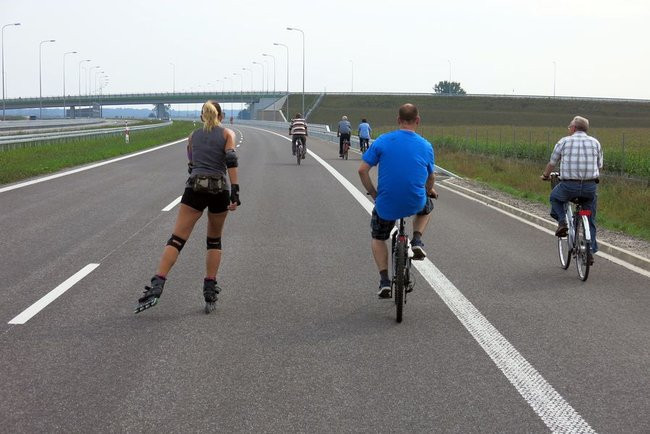 Rowerzyści przetestowali ekspresówkę (zdjęcia)