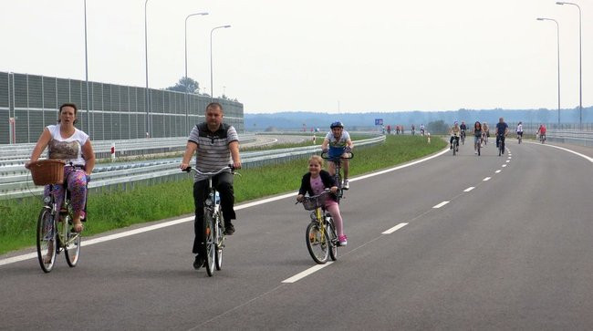 Rowerzyści przetestowali ekspresówkę (zdjęcia)