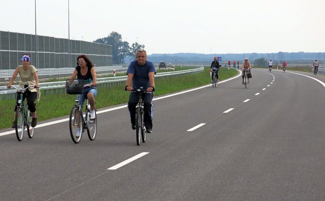 Rowerzyści przetestowali ekspresówkę (zdjęcia)