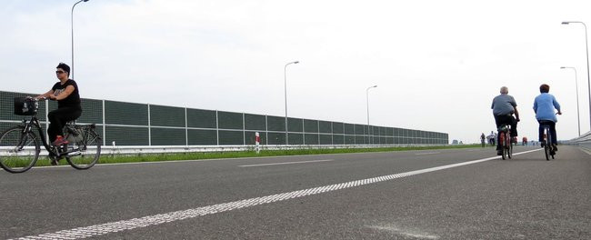 Rowerzyści przetestowali ekspresówkę (zdjęcia)