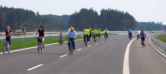 Rowerzyści przetestowali ekspresówkę (zdjęcia)