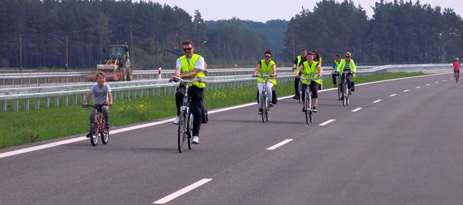 Rowerzyści przetestowali ekspresówkę (zdjęcia)