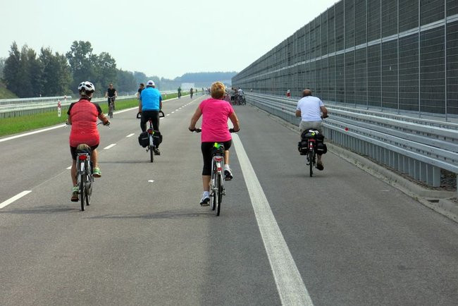 Rowerzyści przetestowali ekspresówkę (zdjęcia)