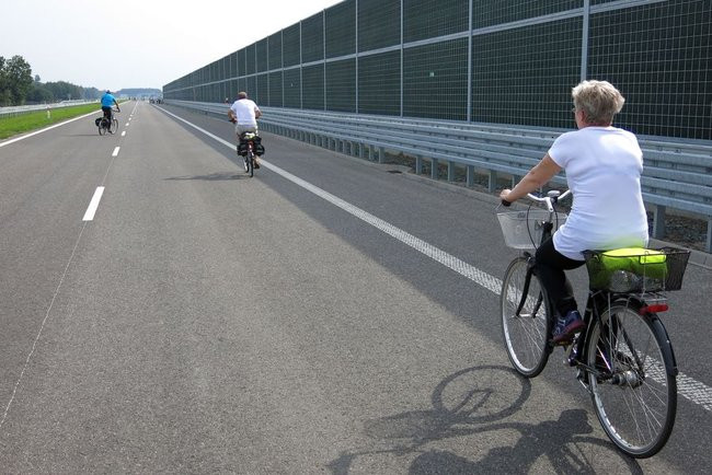 Rowerzyści przetestowali ekspresówkę (zdjęcia)