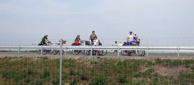 Rowerzyści przetestowali ekspresówkę (zdjęcia)