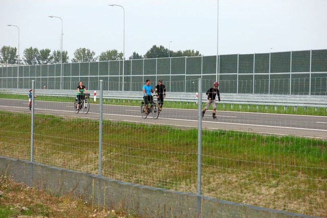 Rowerzyści przetestowali ekspresówkę (zdjęcia)