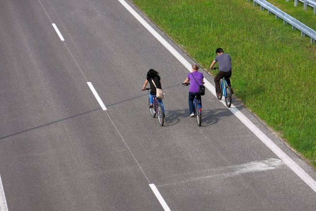 Rowerzyści przetestowali ekspresówkę (zdjęcia)