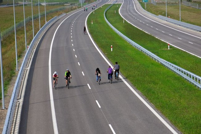 Rowerzyści przetestowali ekspresówkę (zdjęcia)