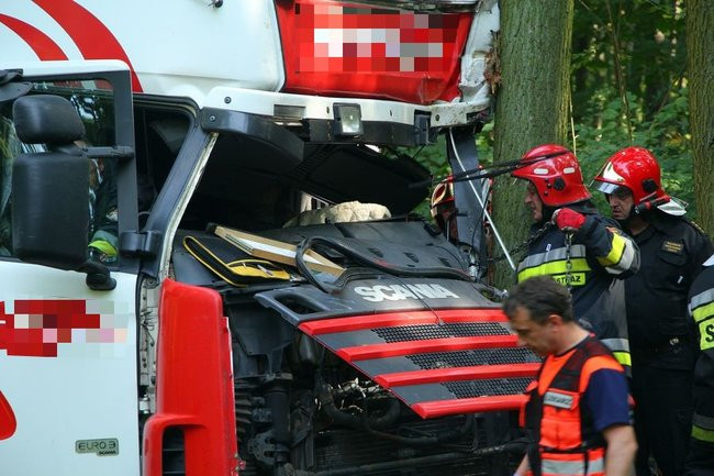 TIR wpadł do rowu (zdjęcia)