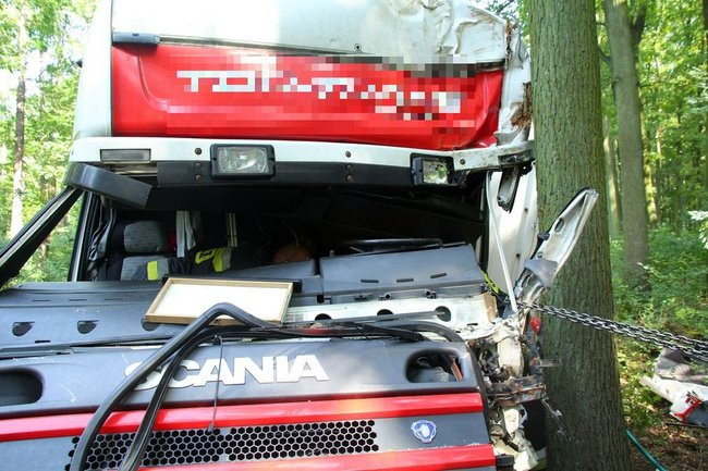 TIR wpadł do rowu (zdjęcia)