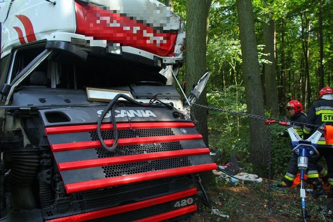 TIR wpadł do rowu (zdjęcia)