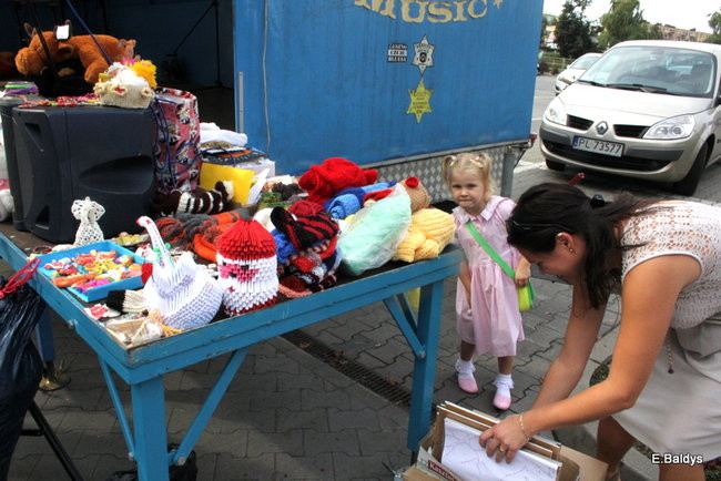 Uzbierali 34 metry złotówek (zdjęcia)