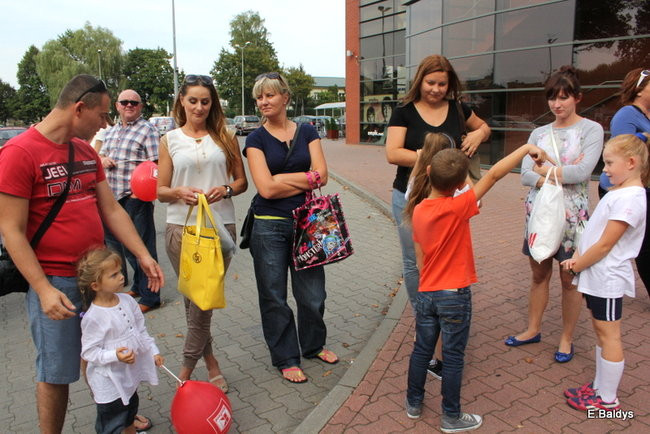 Uzbierali 34 metry złotówek (zdjęcia)