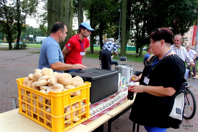 Uzbierali 34 metry złotówek (zdjęcia)