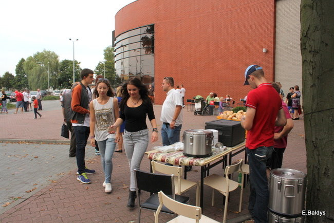 Uzbierali 34 metry złotówek (zdjęcia)