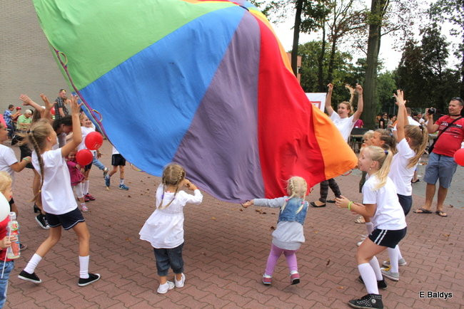 Uzbierali 34 metry złotówek (zdjęcia)