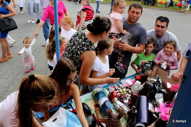 Uzbierali 34 metry złotówek (zdjęcia)