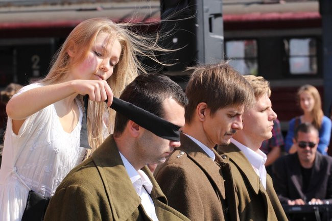 Zbrodnia na dworcu upamiętniona (zdjęcia)