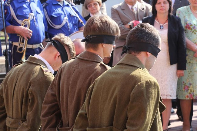 Zbrodnia na dworcu upamiętniona (zdjęcia)