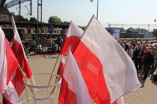 Zbrodnia na dworcu upamiętniona (zdjęcia)
